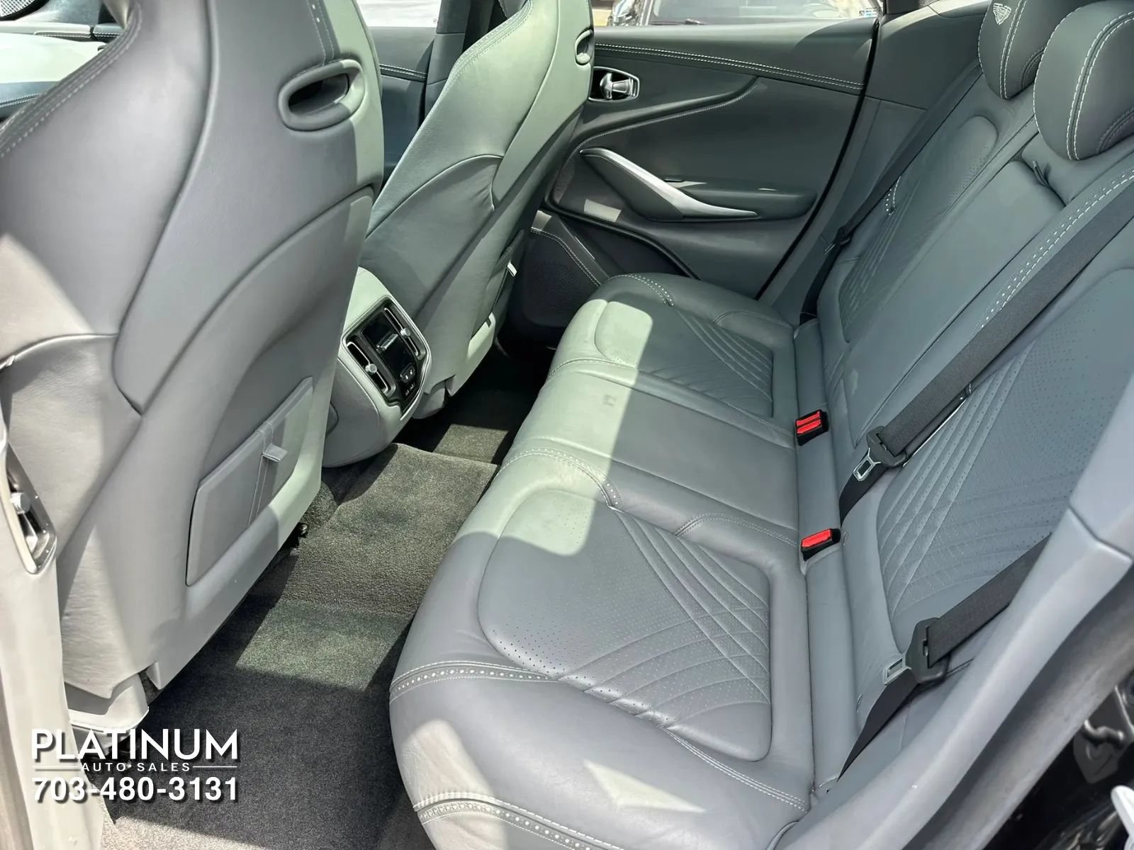 Used 2021 Aston Martin DBX AWD/4WD image 18