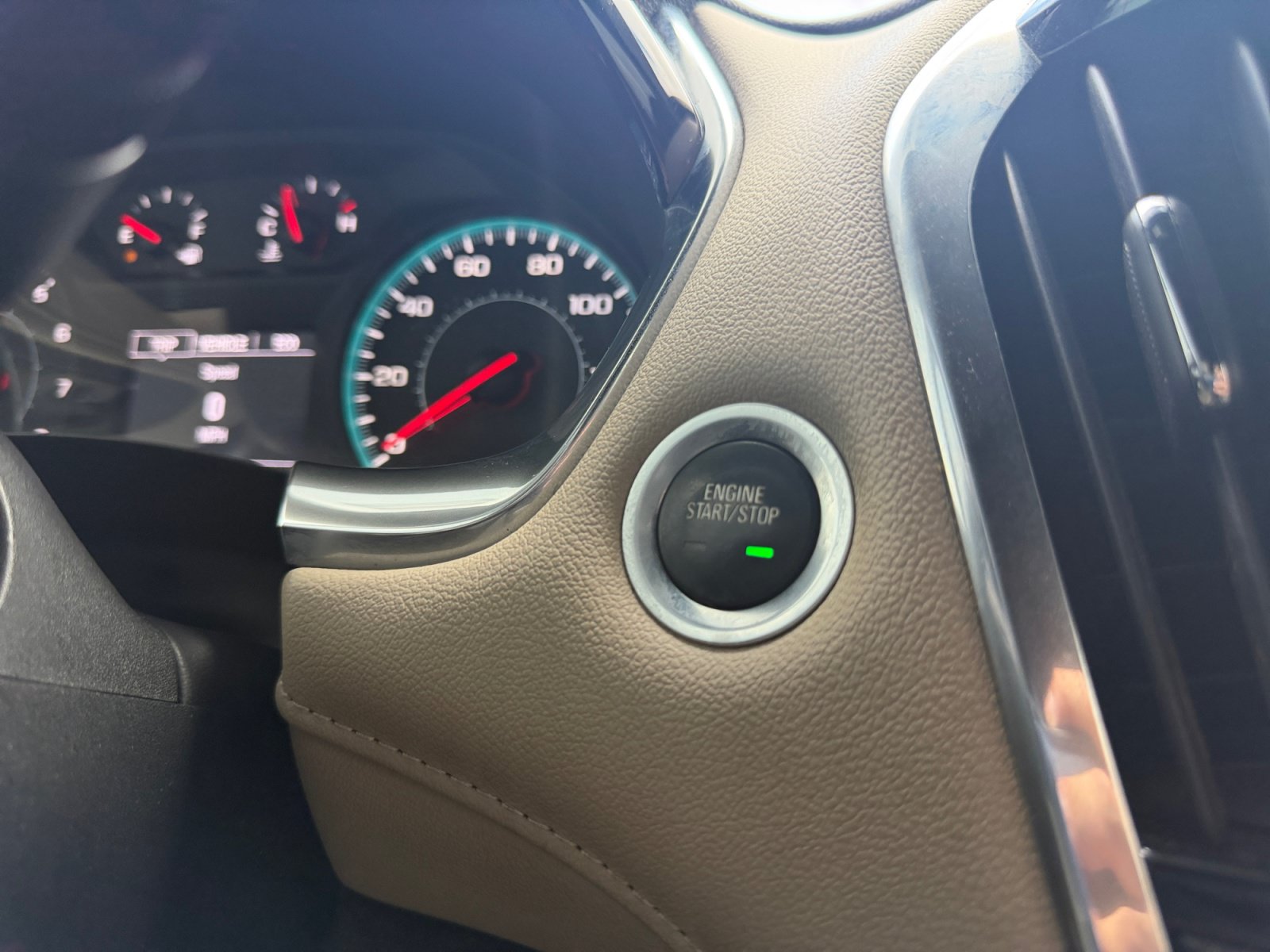 Used 2022 Chevrolet Traverse LS FWD image 15