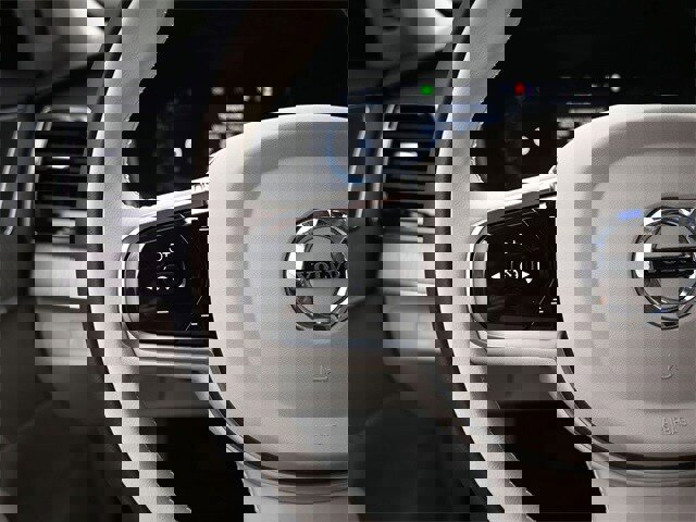 New 2025 Volvo XC90 B6 Plus w/ Protection Package Premier image 15