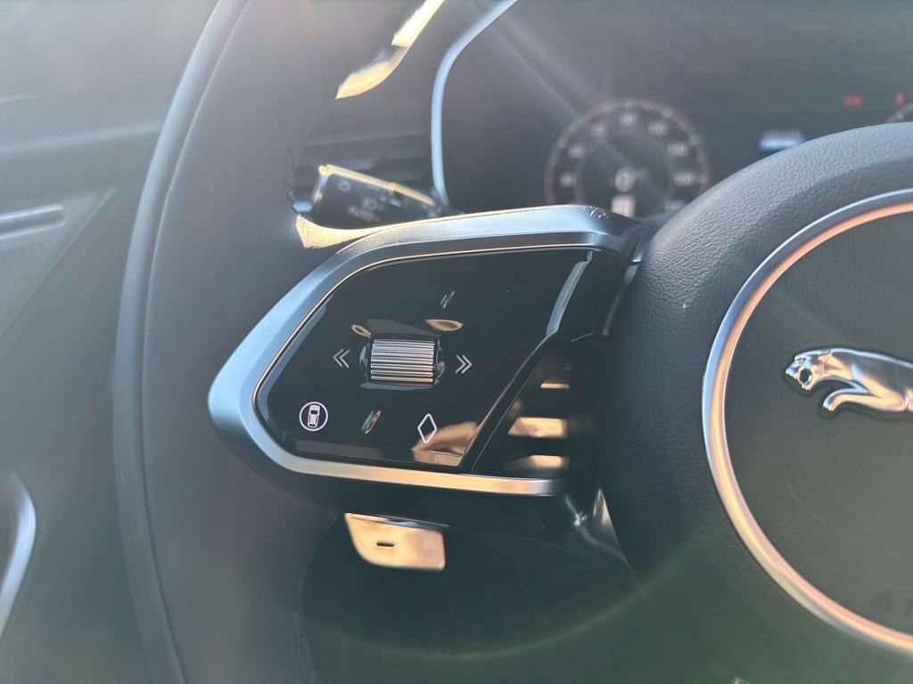 Certified 2026 Jaguar F-PACE R-Dynamic S AWD/4WD image 21