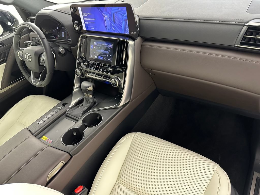 Used 2025 Lexus LX 600 4WD w/ Appearance Package image 22