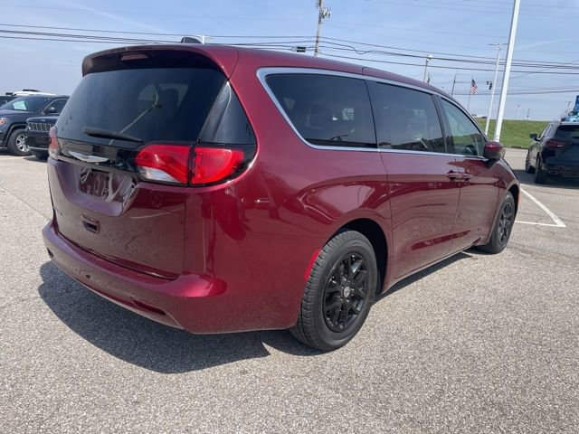 Used 2023 Chrysler Voyager LX image 4