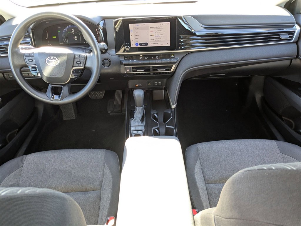 Used 2025 Toyota Camry SE image 29