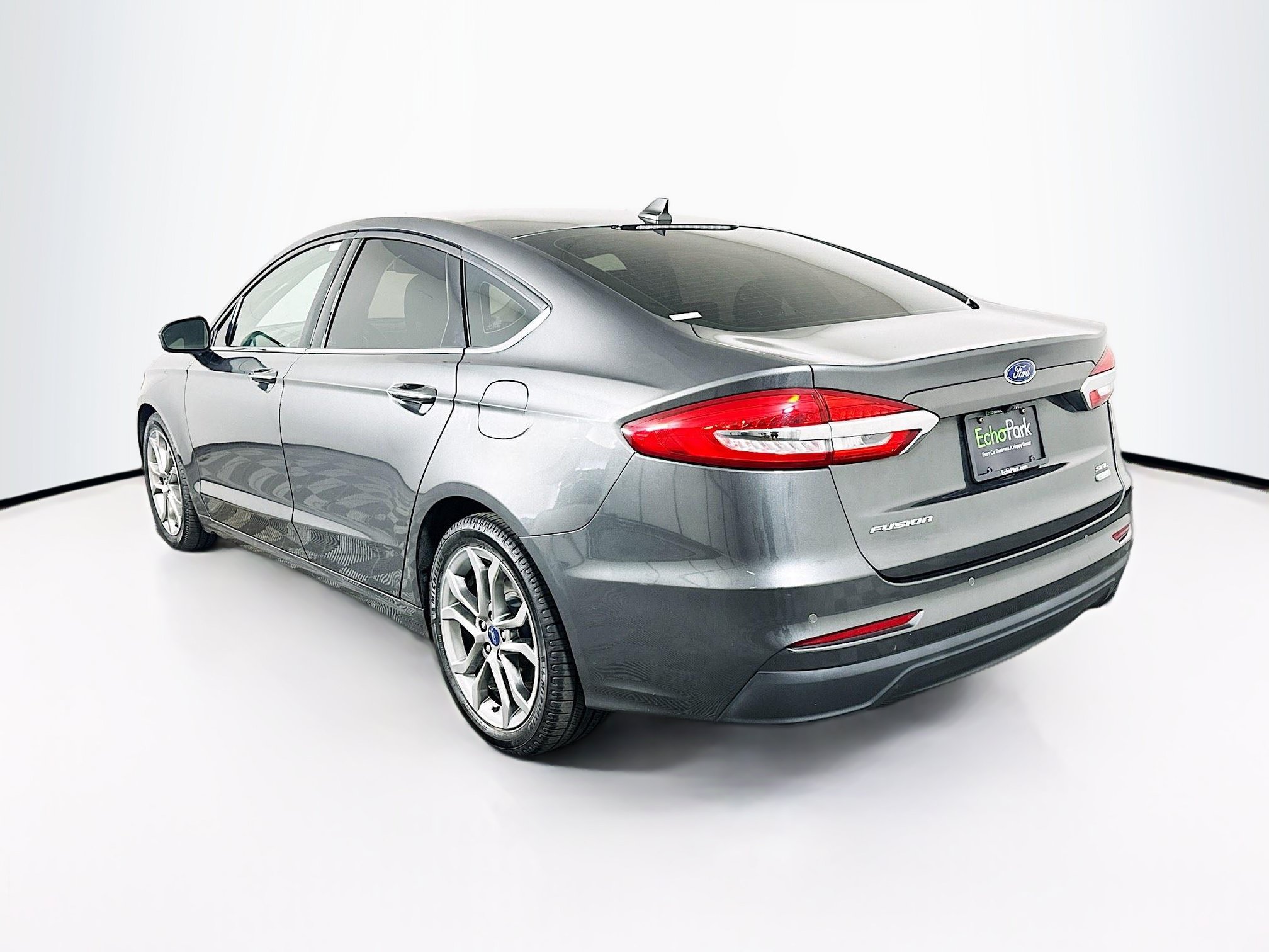 Used 2020 Ford Fusion SEL FWD image 5