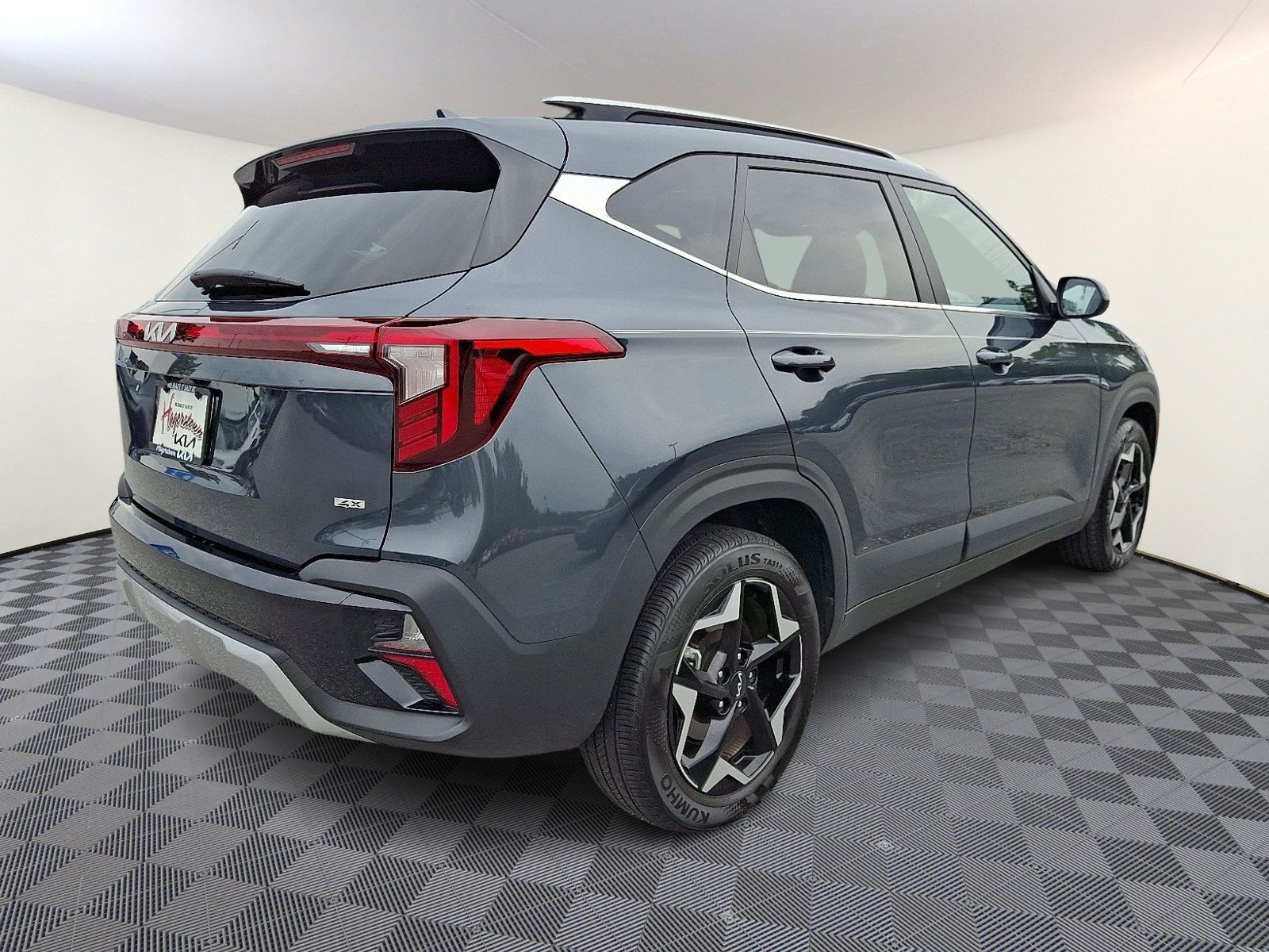 Certified 2024 Kia Seltos EX AWD/4WD image 6