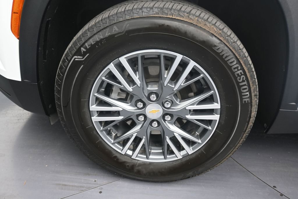Used 2024 Chevrolet Traverse LS FWD image 9