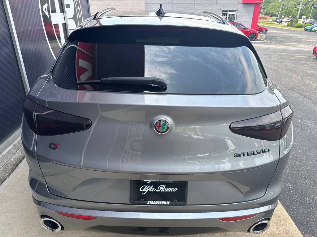 Used 2021 Alfa Romeo Stelvio Ti w/ Nero Edizione AWD/4WD image 11