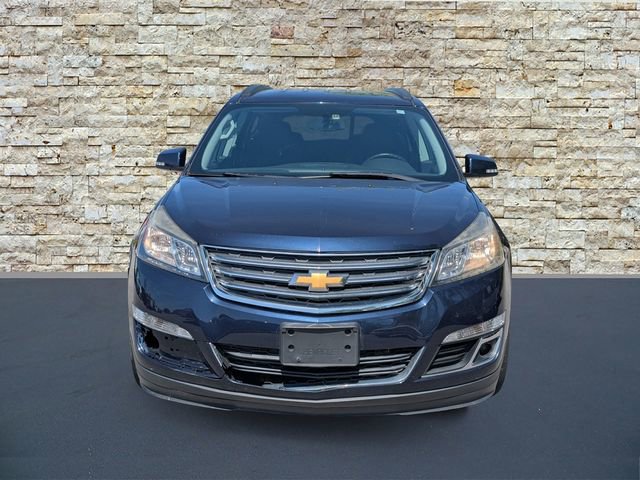 Used 2017 Chevrolet Traverse LT w/ Style and Technology Package image 3
