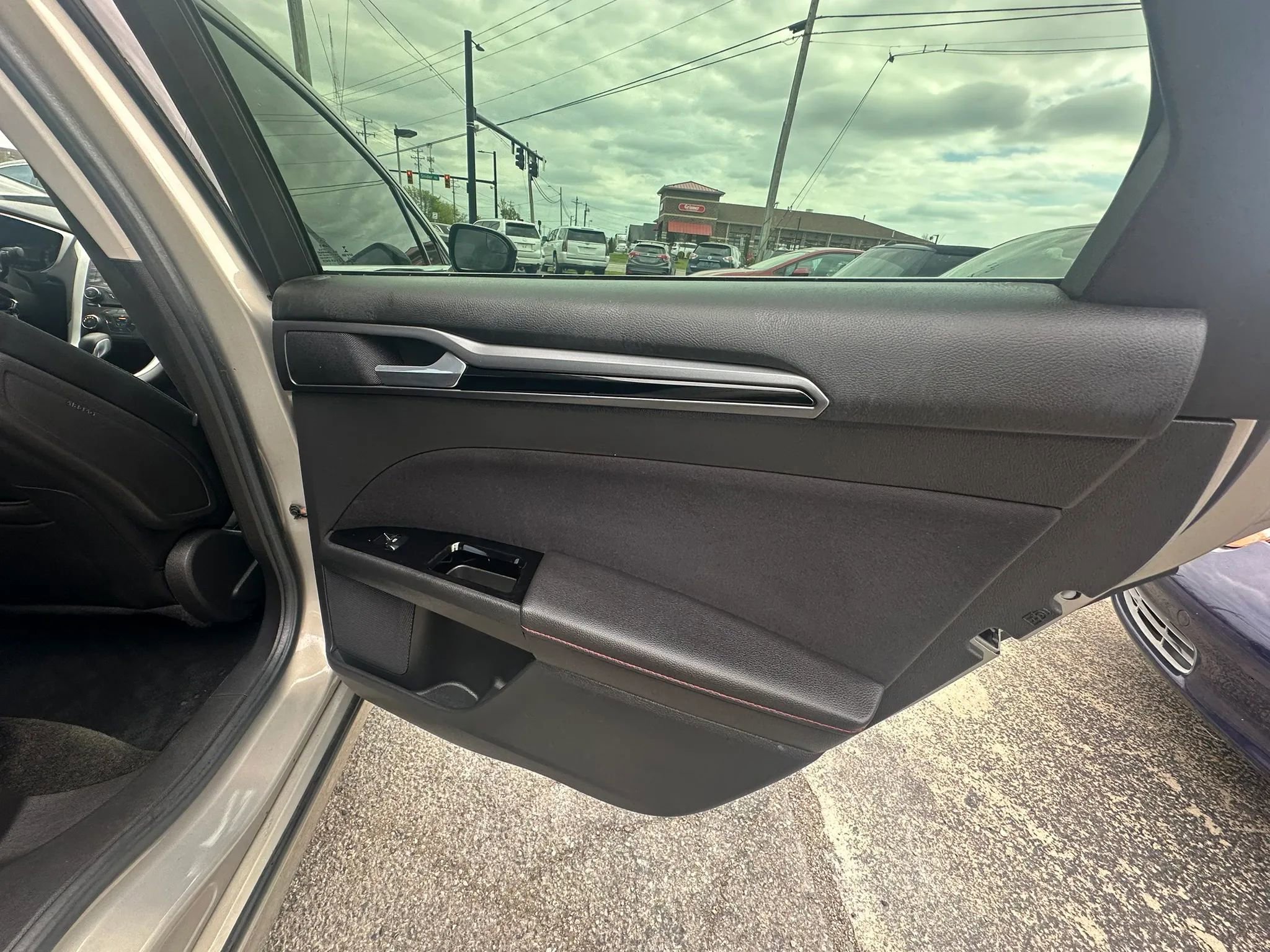 Used 2016 Ford Fusion SE w/ Equipment Group 201A image 22