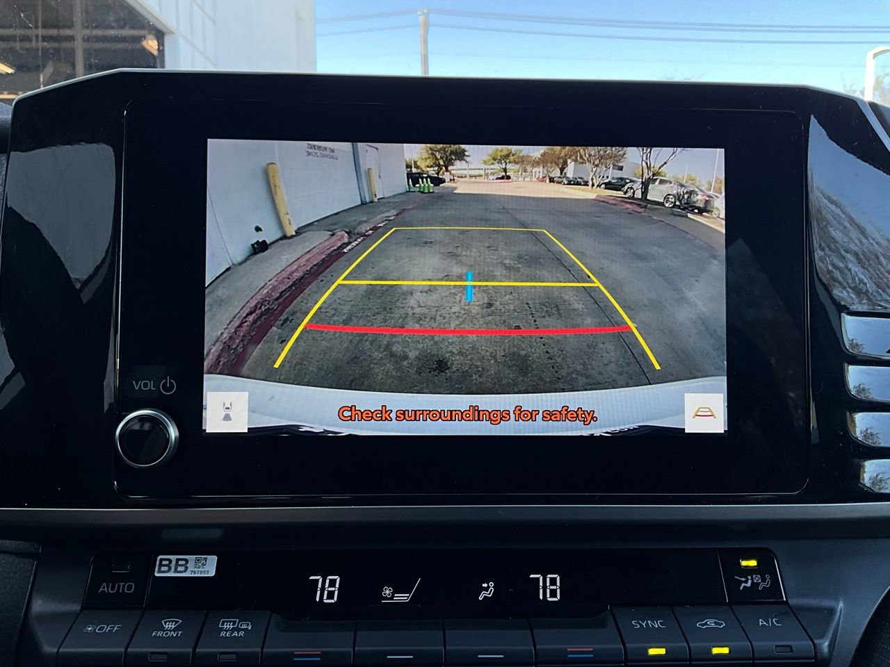 Used 2025 Toyota Camry SE image 32