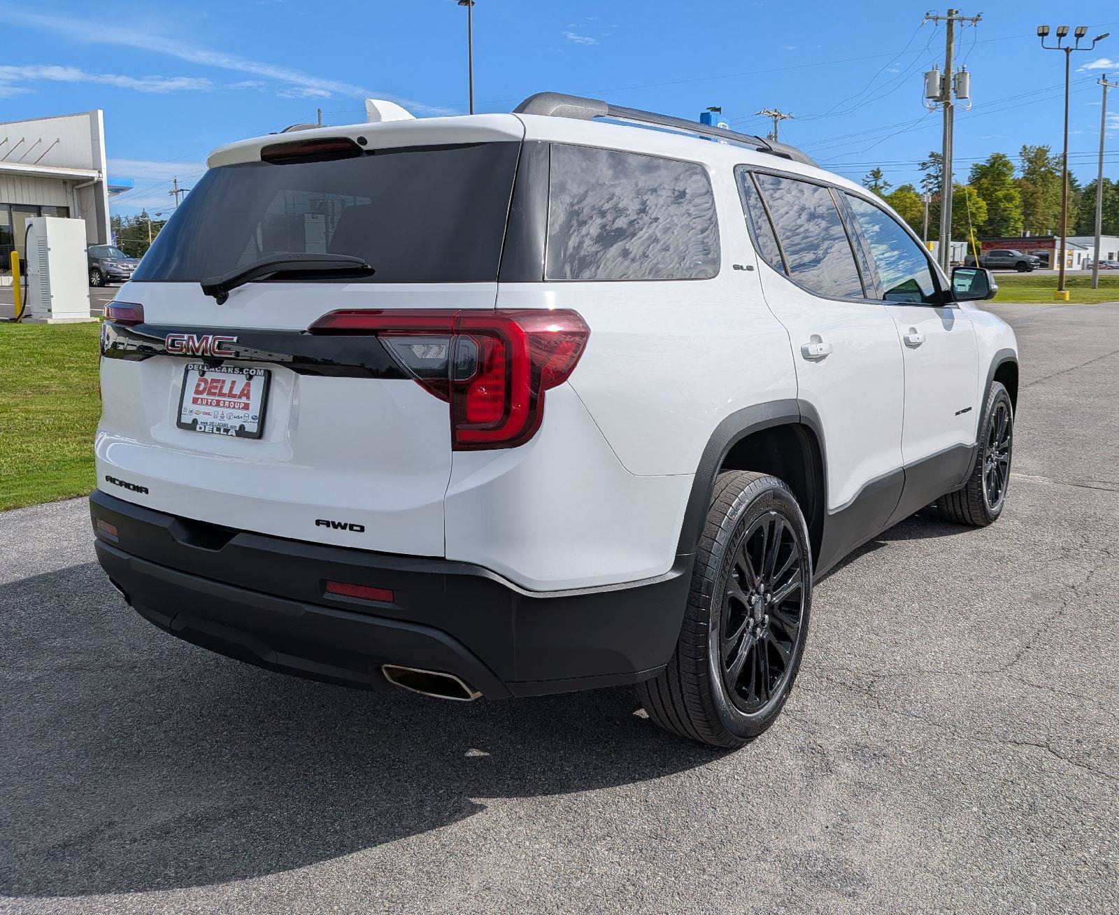 Certified 2023 GMC Acadia SLE w/ Driver Convenience Package AWD/4WD image 7
