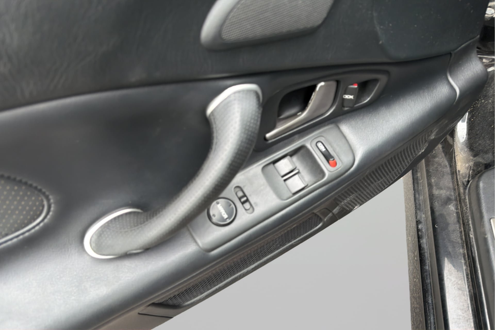 Used 2004 Honda S2000 image 12