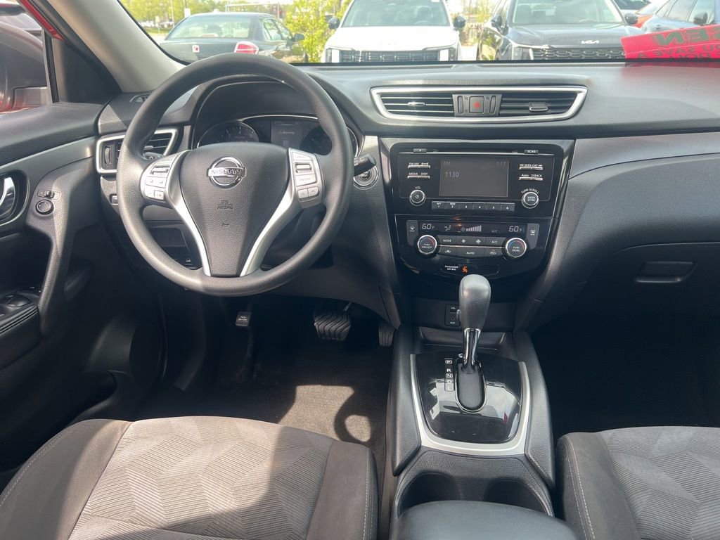 Used 2016 Nissan Rogue SV AWD/4WD image 16