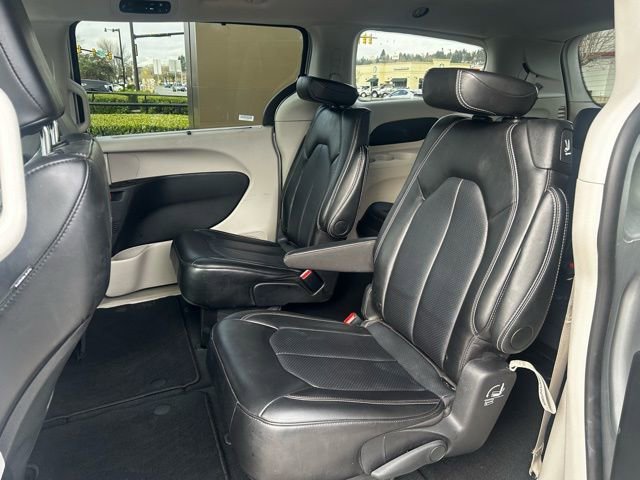 Used 2024 Chrysler Pacifica Touring-L image 10