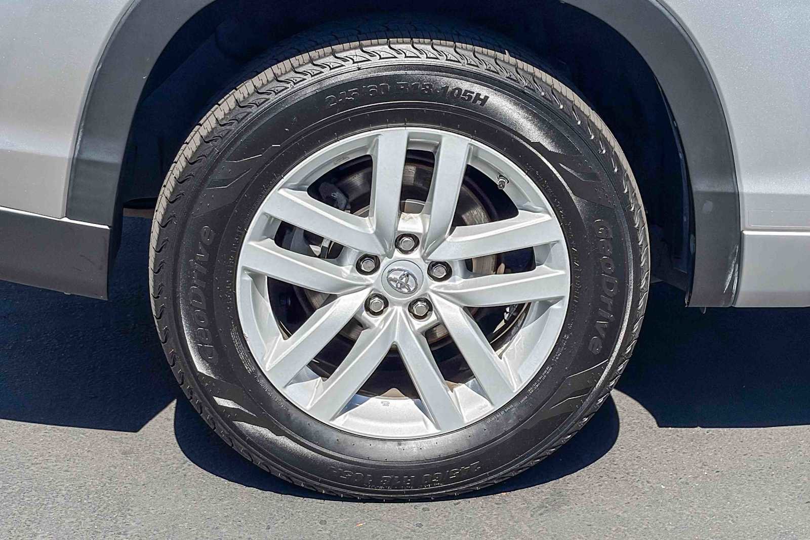 Used 2015 Toyota Highlander LE image 10