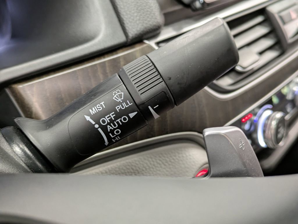 Used 2018 Honda Accord Touring image 18