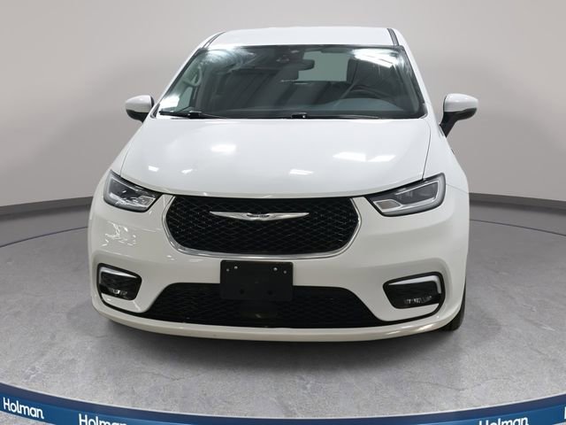 Used 2023 Chrysler Pacifica Touring-L image 3