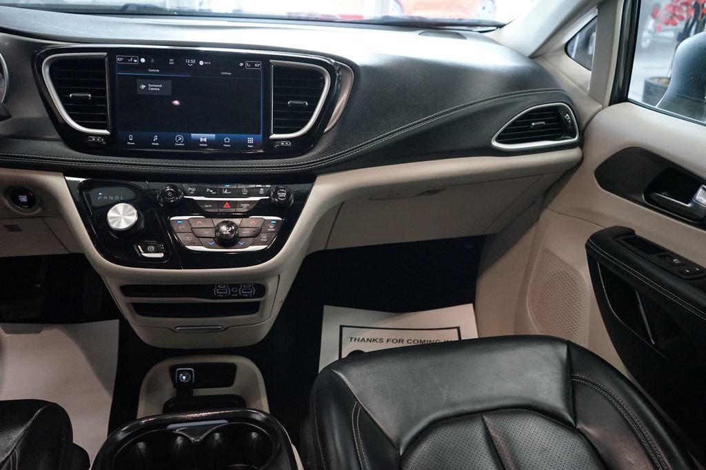 Used 2023 Chrysler Pacifica Touring-L AWD/4WD image 10