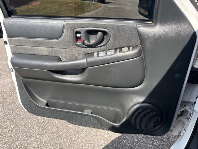 Used 2002 Chevrolet Blazer LS w/ Preferred Equipment Group RWD image 25