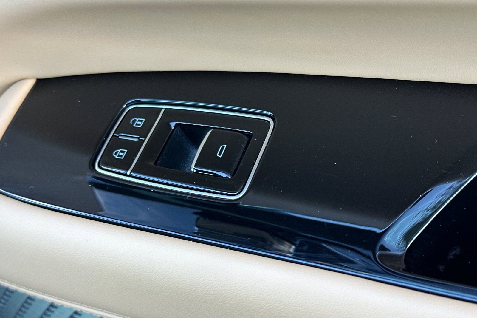 Used 2026 Cadillac Escalade IQ Sport 2 w/ LPO, ONYX Package image 23