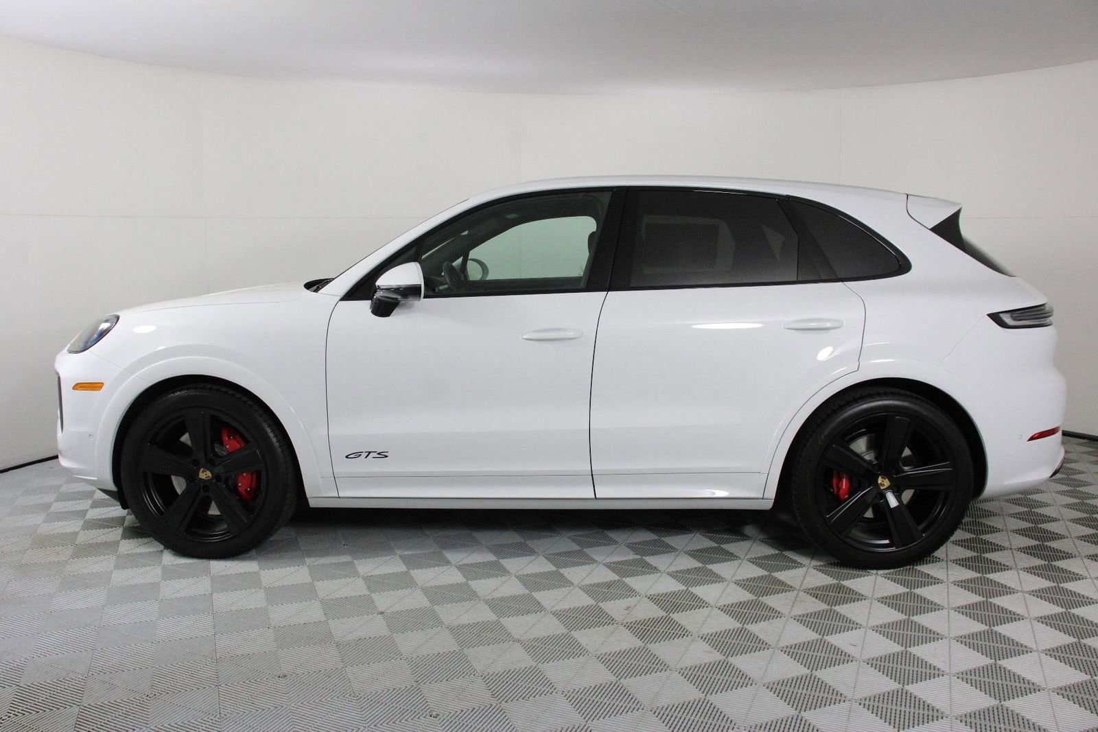 Certified 2025 Porsche Cayenne GTS image 2