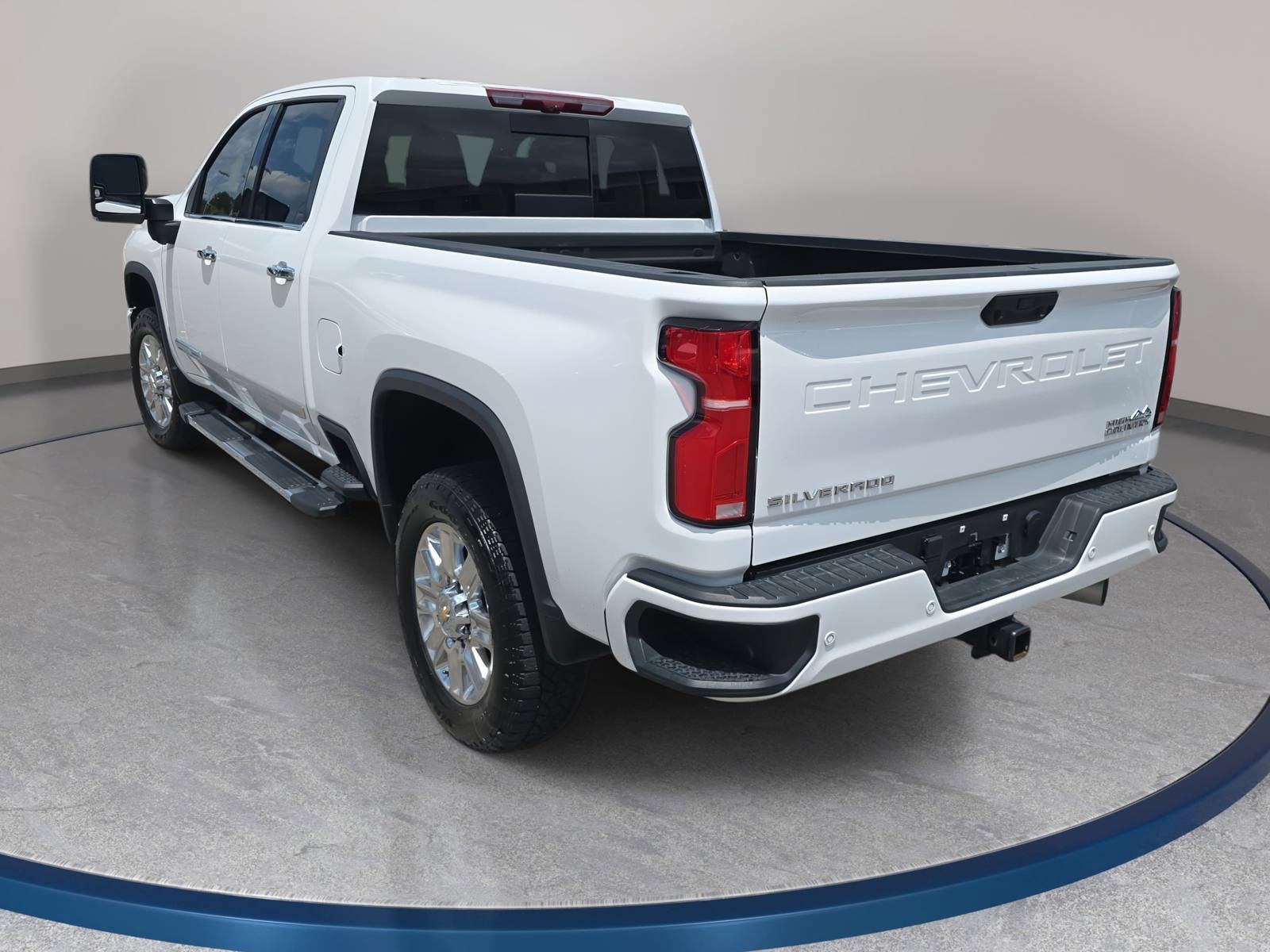 Used 2025 Chevrolet Silverado 2500 High Country w/ Technology Package AWD/4WD image 7