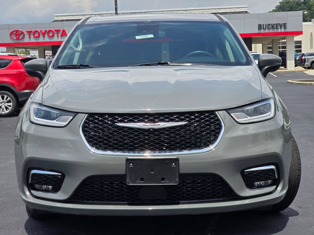 Used 2023 Chrysler Pacifica Touring-L FWD image 3