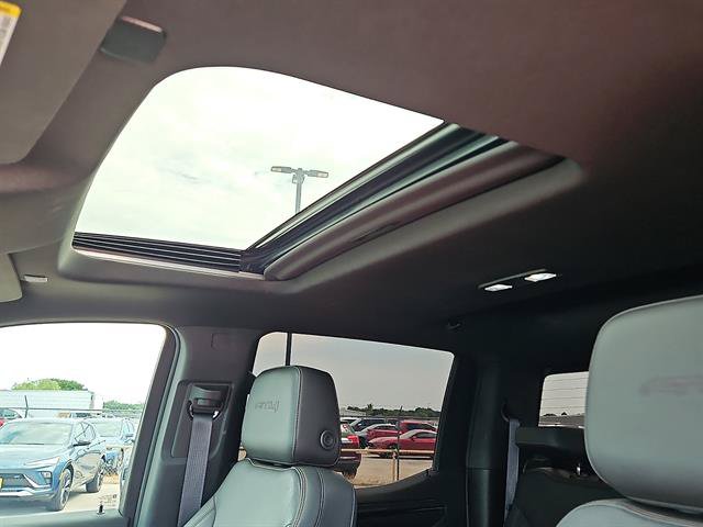 Used 2022 GMC Sierra 1500 AT4 w/ AT4 Premium Package AWD/4WD image 12