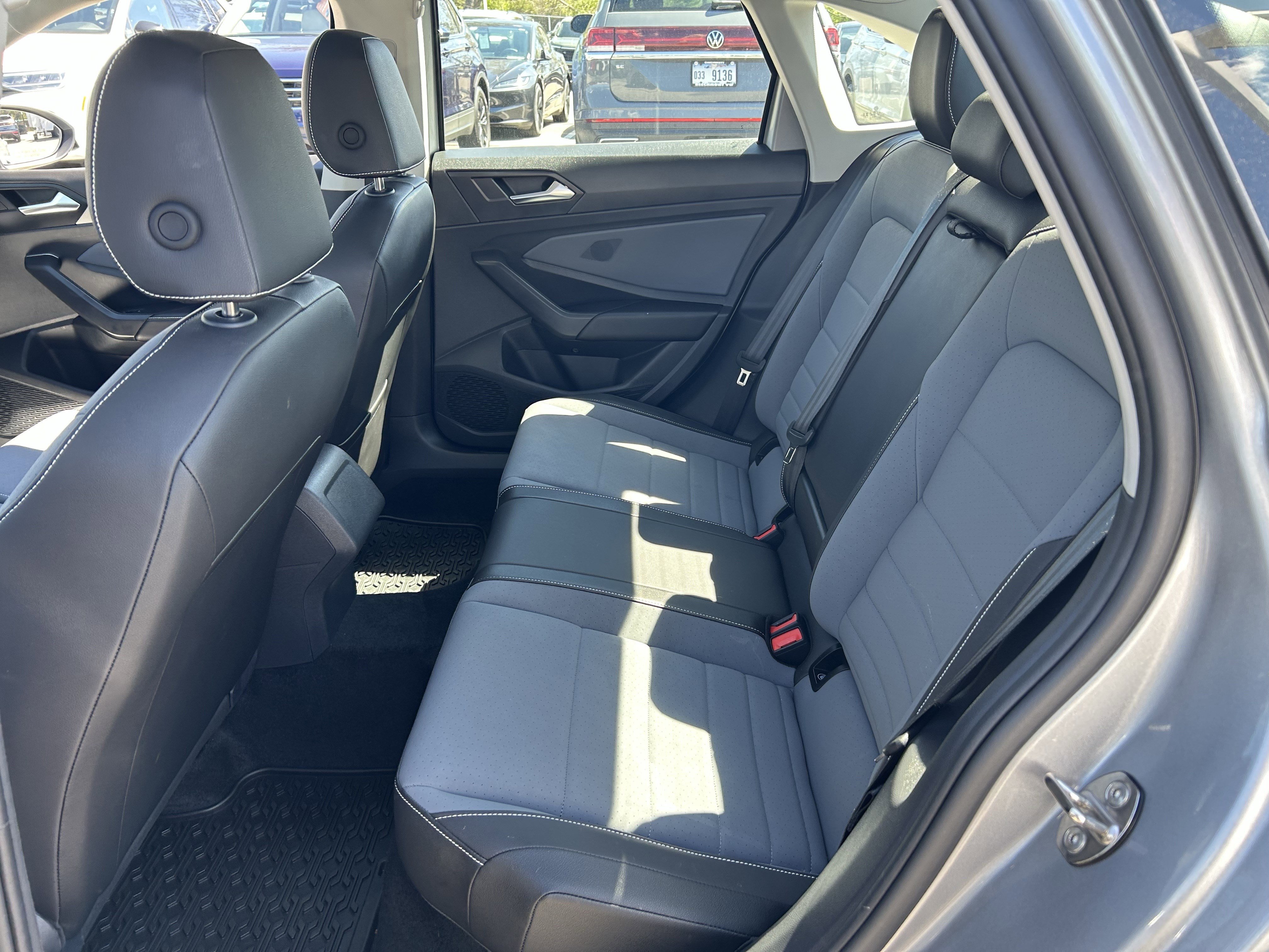 Used 2025 Volkswagen Jetta SE image 24