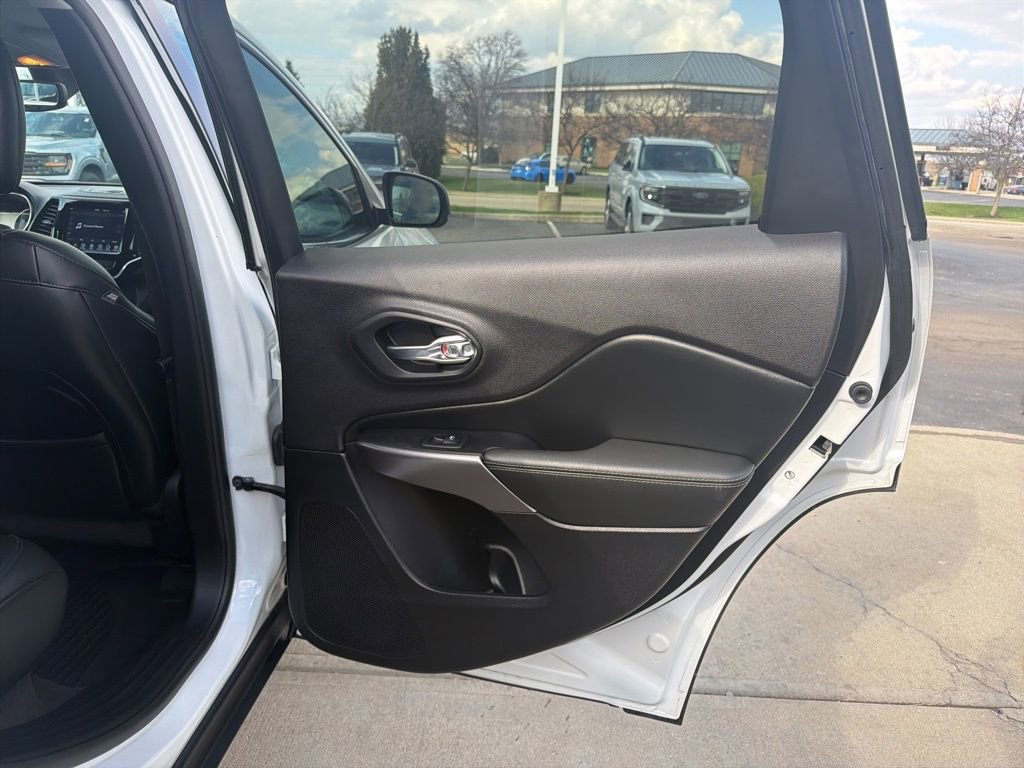 Used 2019 Jeep Cherokee Limited image 44