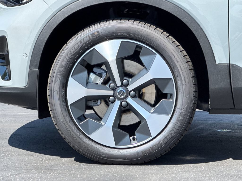 New 2026 Volvo XC40 B5 Plus w/ Protection Package Premier AWD/4WD image 25