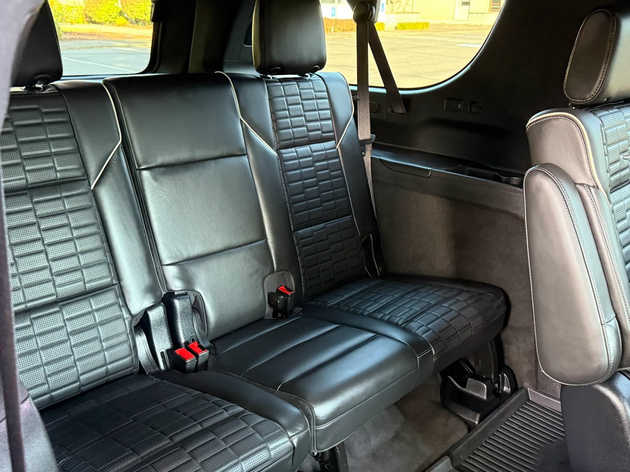 Used 2026 Cadillac Escalade ESV Platinum Sport w/ LPO, ONYX Package AWD/4WD image 33