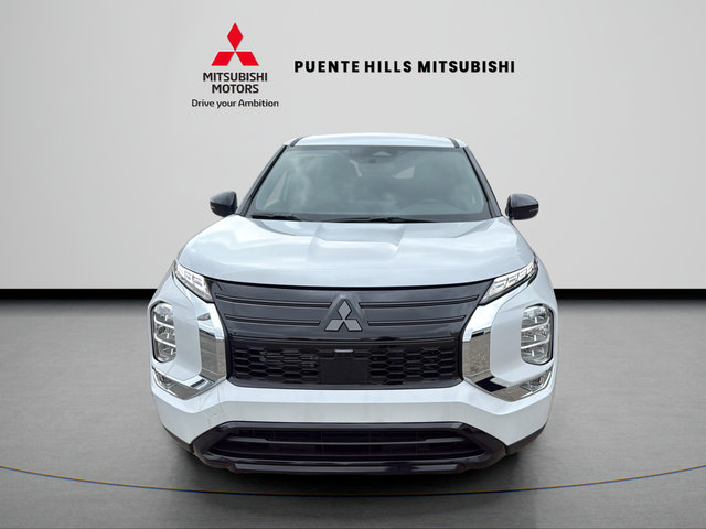 New 2026 Mitsubishi Outlander LE FWD image 2