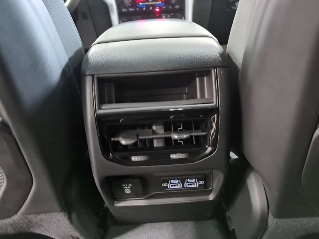 Used 2023 Jeep Grand Cherokee Altitude AWD/4WD image 21