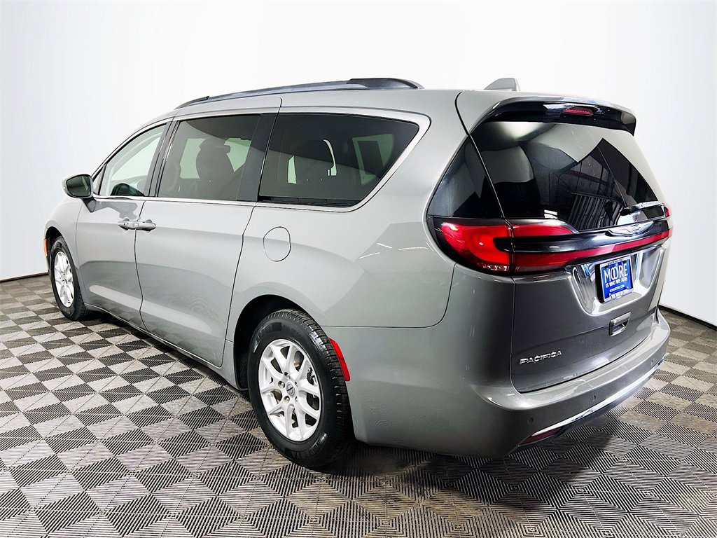 Used 2022 Chrysler Pacifica Touring-L image 6