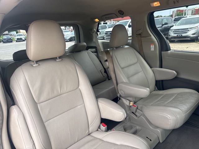 Used 2015 Toyota Sienna LE FWD image 15