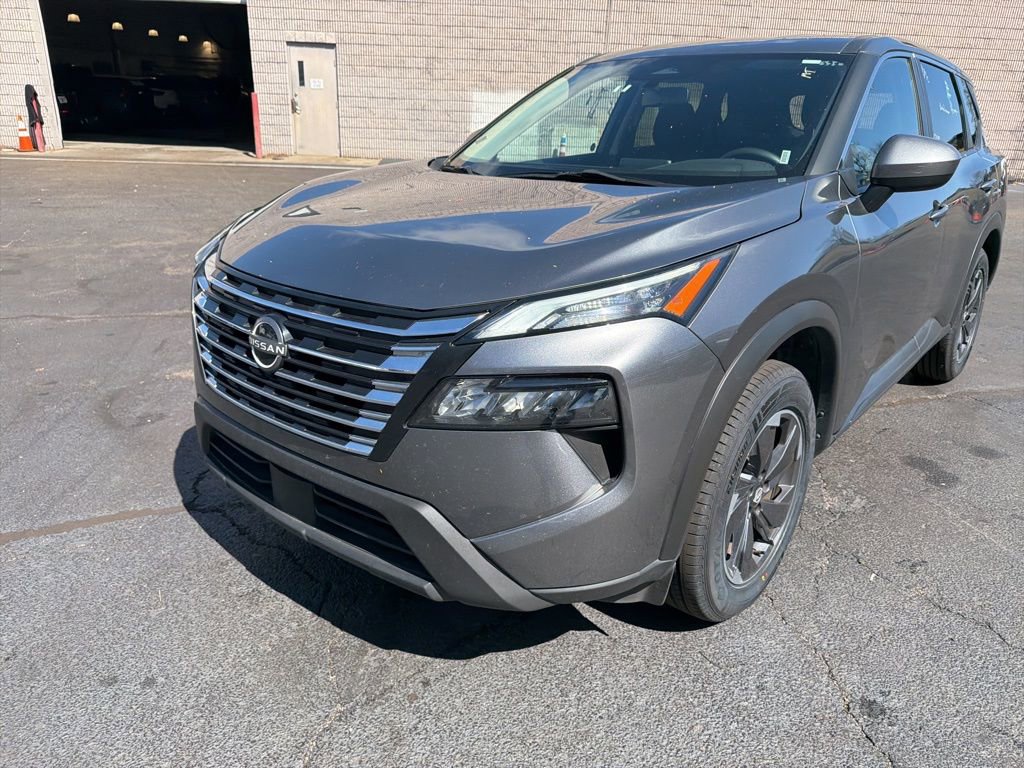 Used 2024 Nissan Rogue SV image 1