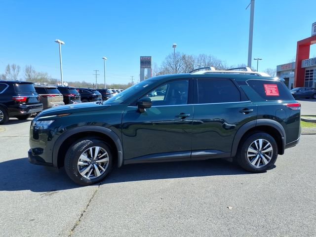 Certified 2024 Nissan Pathfinder SL w/ Black Appearance Package image 18