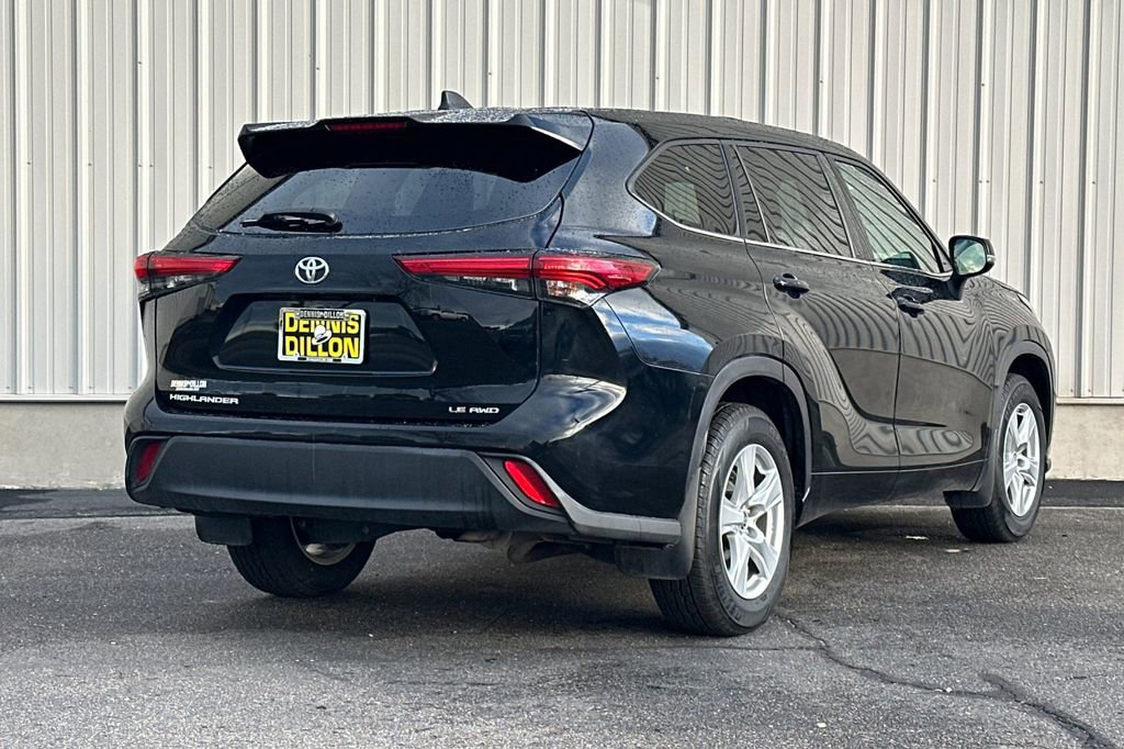 Used 2022 Toyota Highlander LE image 4