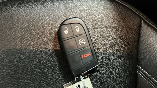 Used 2025 Jeep Compass Limited AWD/4WD image 38