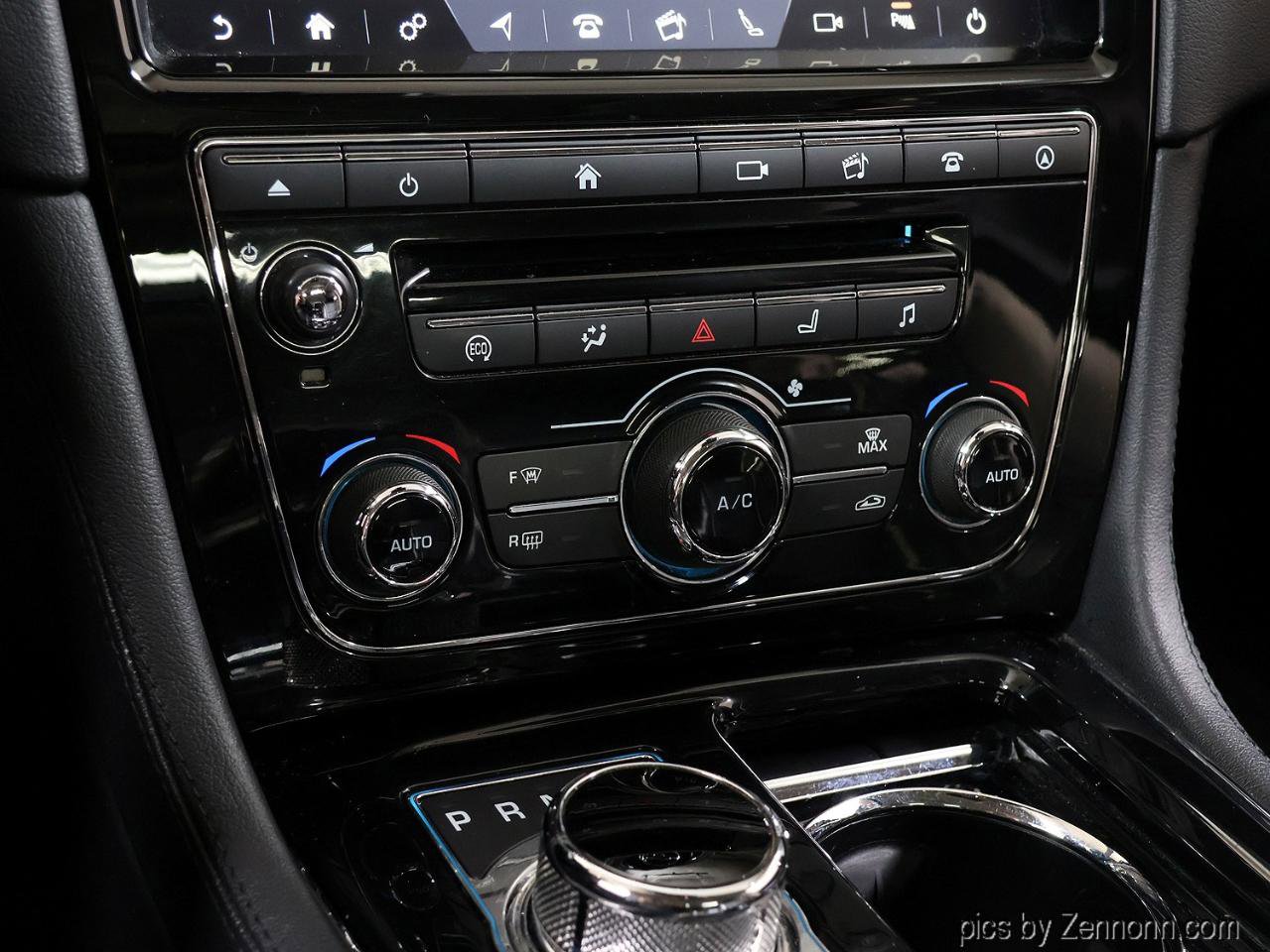 Used 2018 Jaguar XJ R-Sport image 25