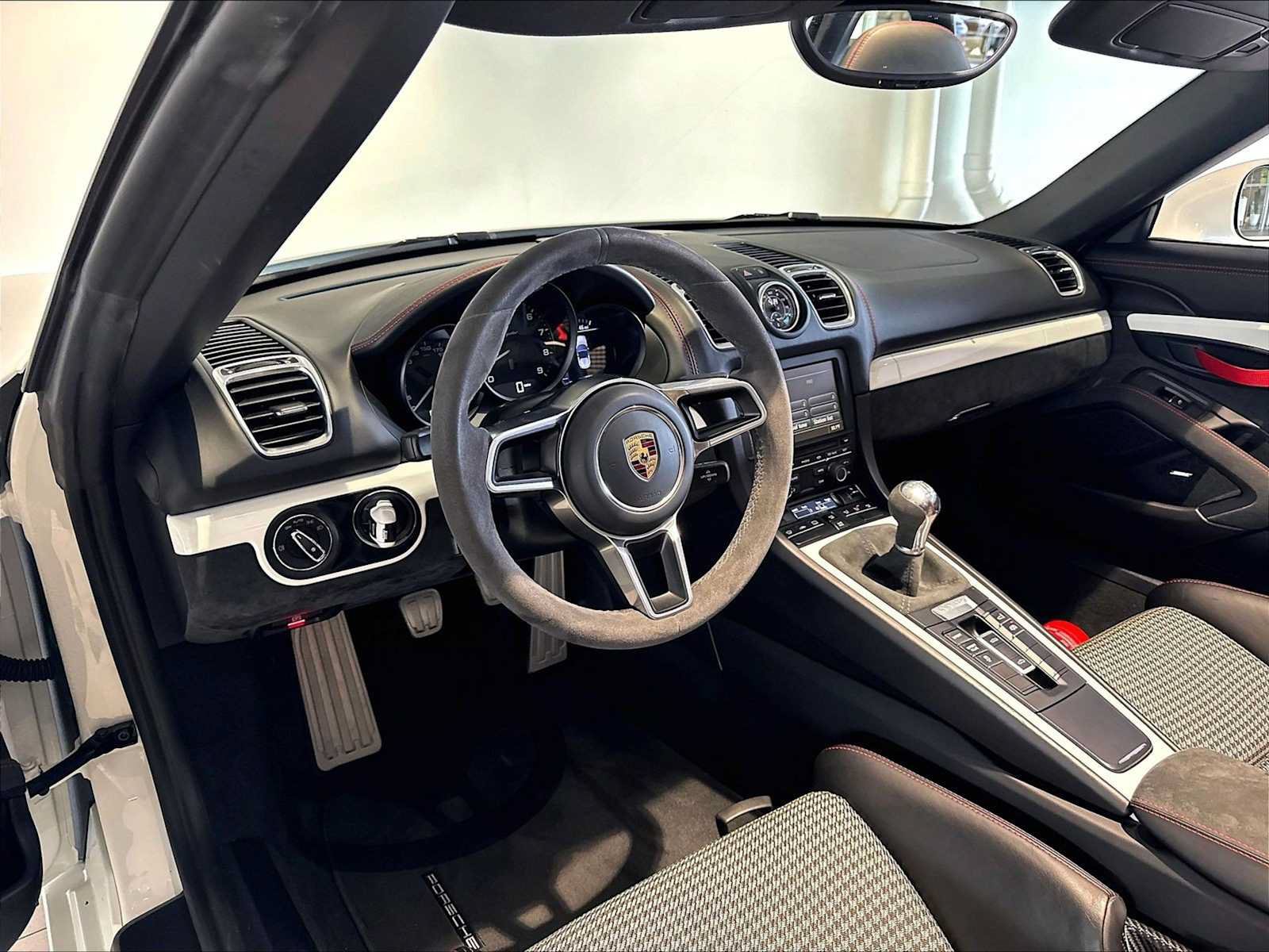 Used 2016 Porsche Boxster Spyder RWD image 8