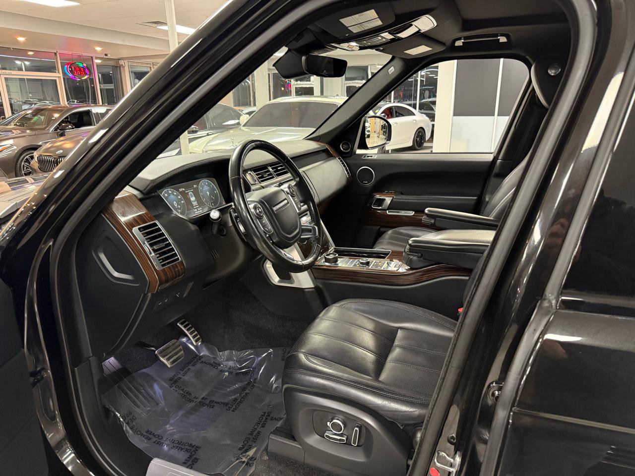 Used 2017 Land Rover Range Rover Supercharged image 13