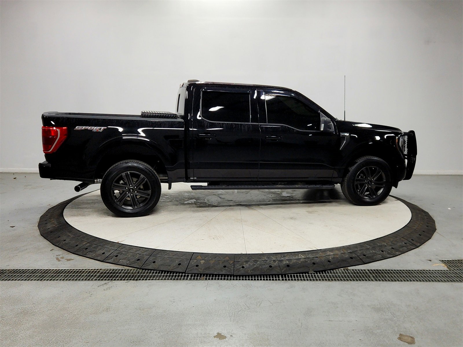 Used 2022 Ford F150 XLT w/ Equipment Group 302A High image 8