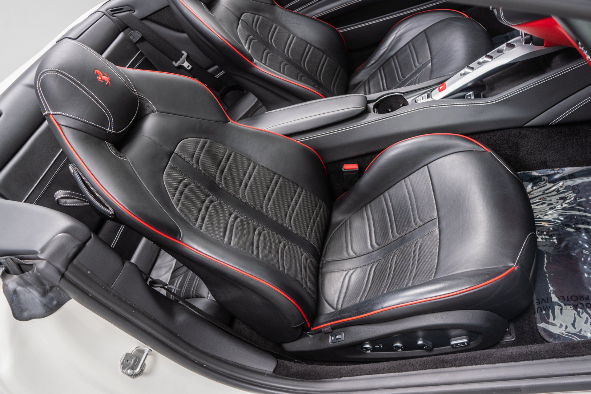 Used 2016 Ferrari California T RWD image 26