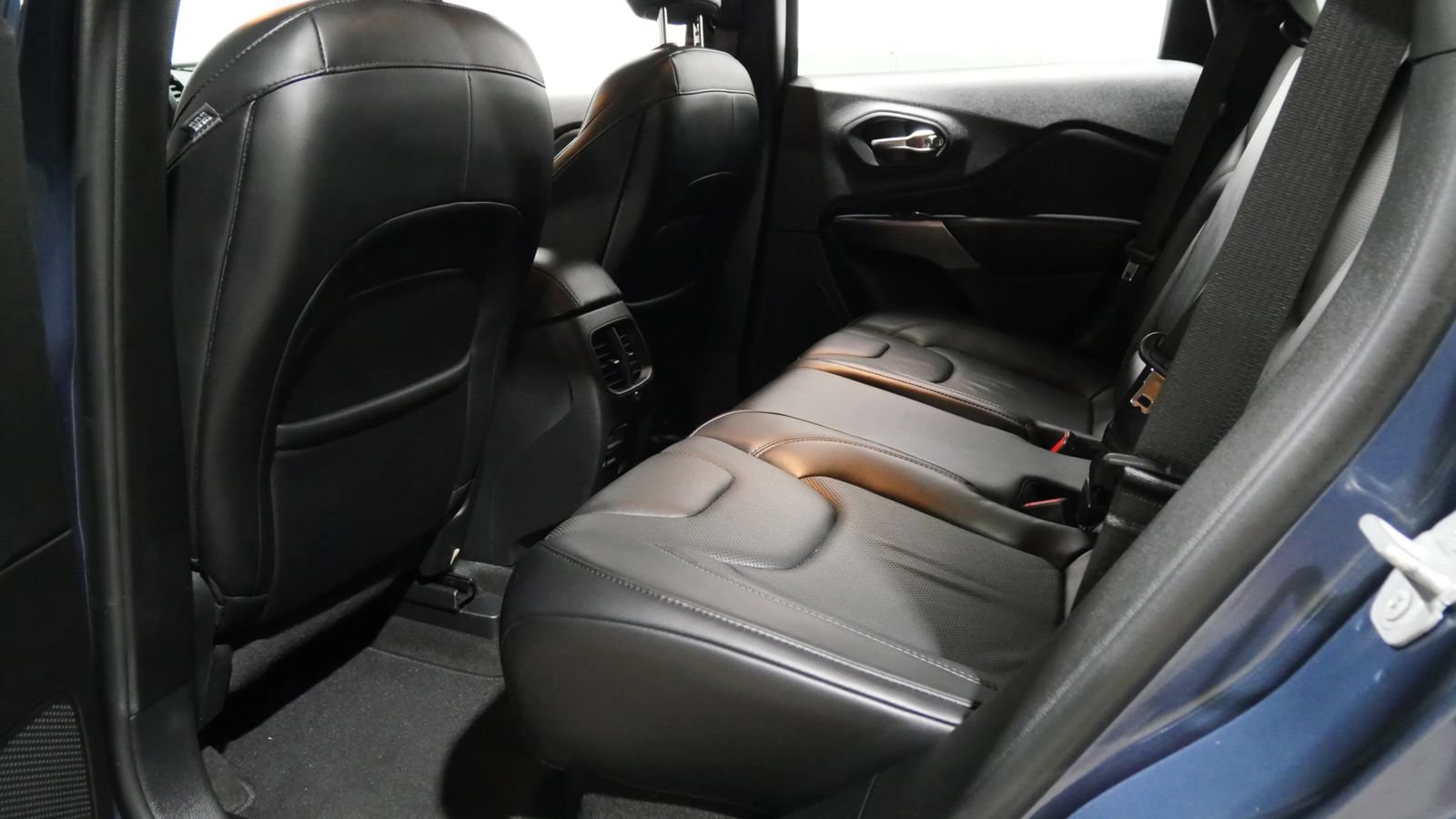 Used 2019 Jeep Cherokee Limited AWD/4WD image 12