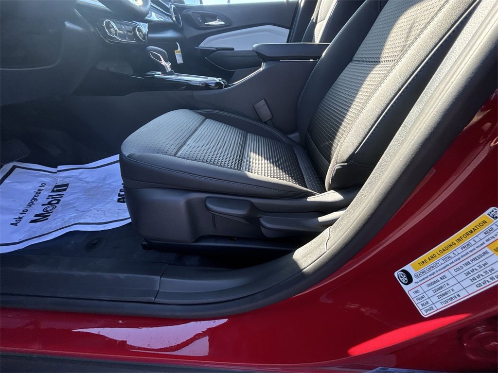 New 2026 Chevrolet Trax LT w/ Sunroof Package image 18