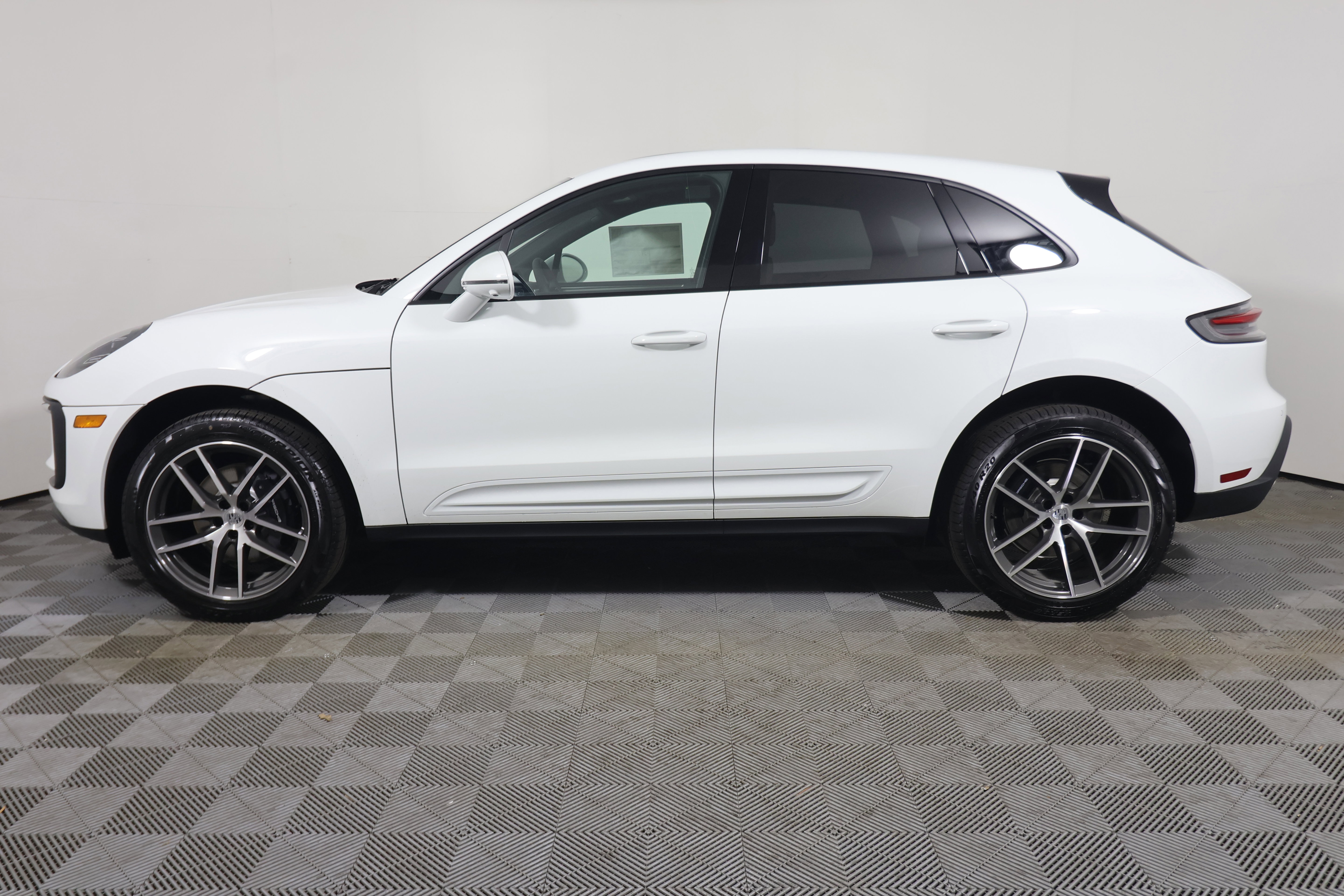 Certified 2026 Porsche Macan image 2