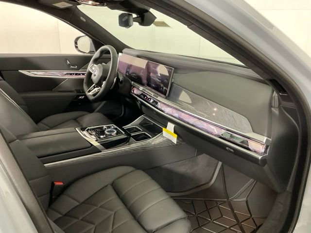 Used 2024 BMW 760i xDrive image 33