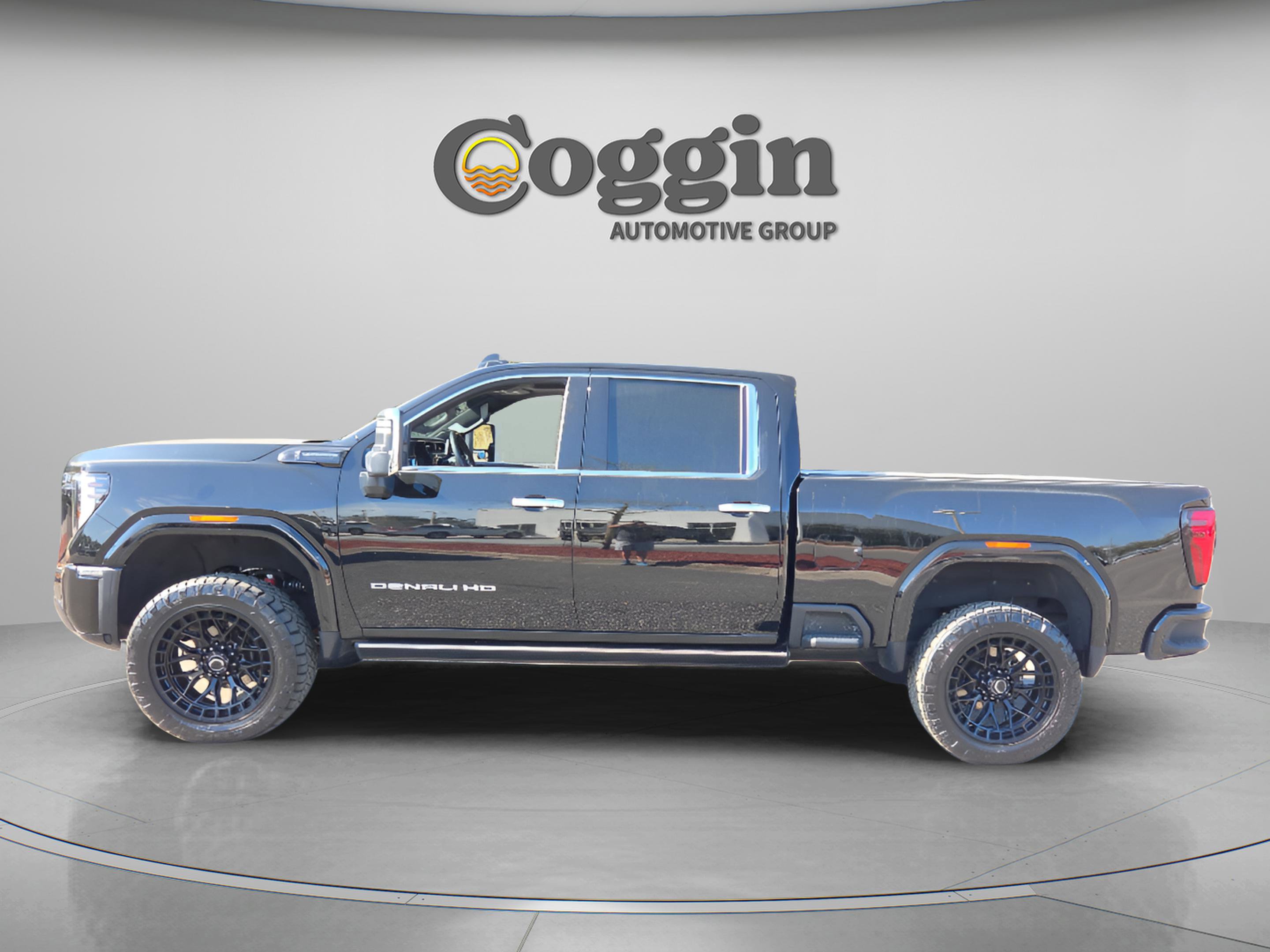 Used 2025 GMC Sierra 2500 Denali Ultimate image 2